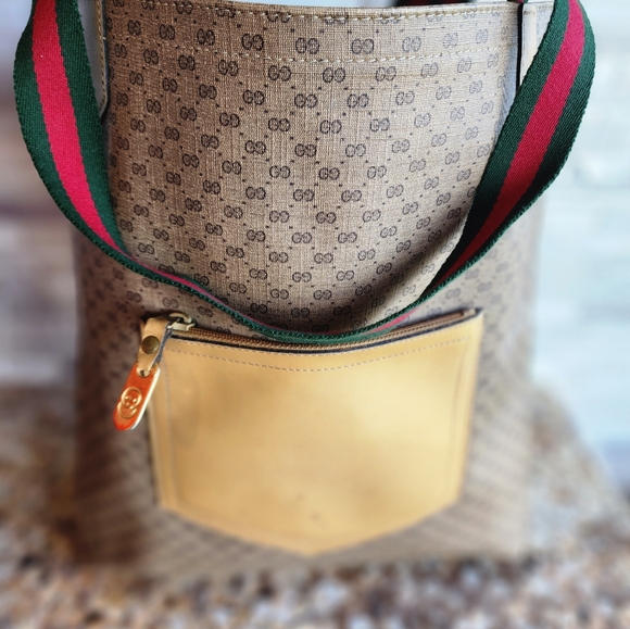 Vintage Gucci Canvas Bag! - Picture 4 of 9